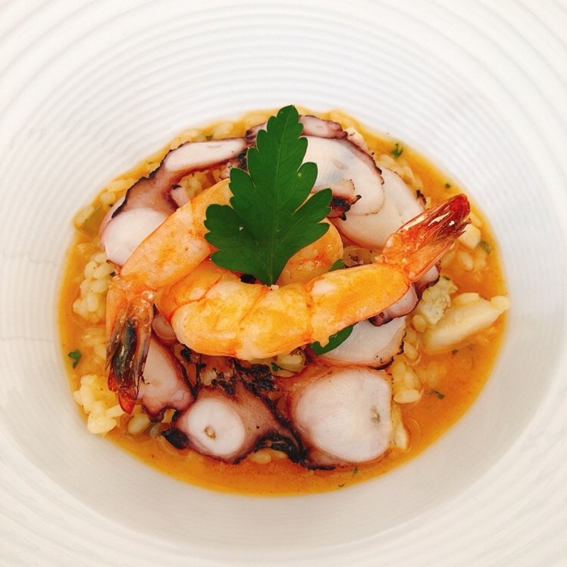 サフランと海鮮のアロスメロッソ(小笠原伯爵邸)