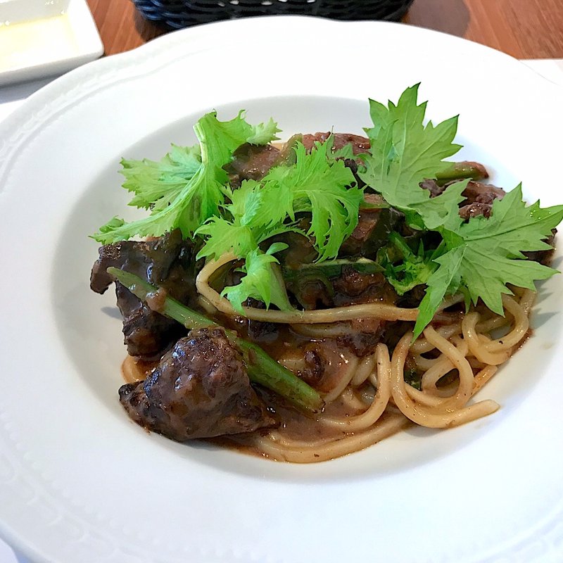 鹿肉赤ワイン煮込みのパスタ(ピアット スズキ チンクエ)