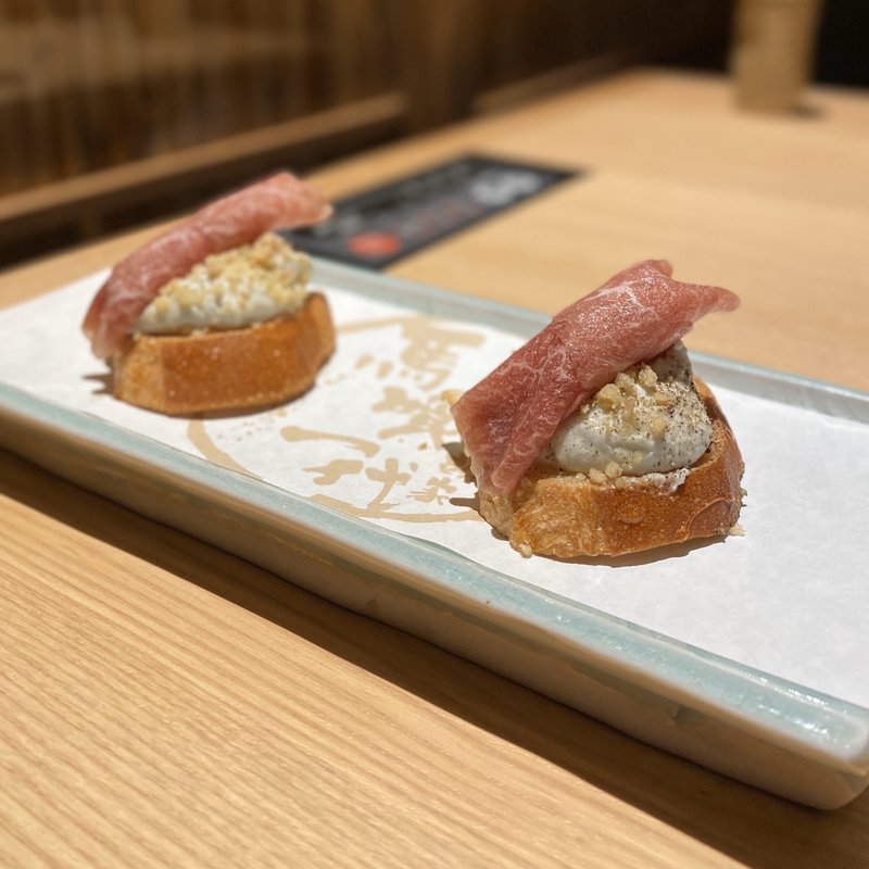 飛騨牛生ハムとゴルゴンゾーラチーズを使ったブルスケッタ(最飛び飛騨牛 しゃぶすき家 馬喰一代 名古屋WEST)