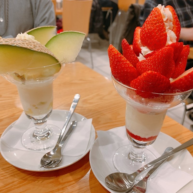 4種のいちごの食べ比べパフェ(フルーツパーラーゴトー )