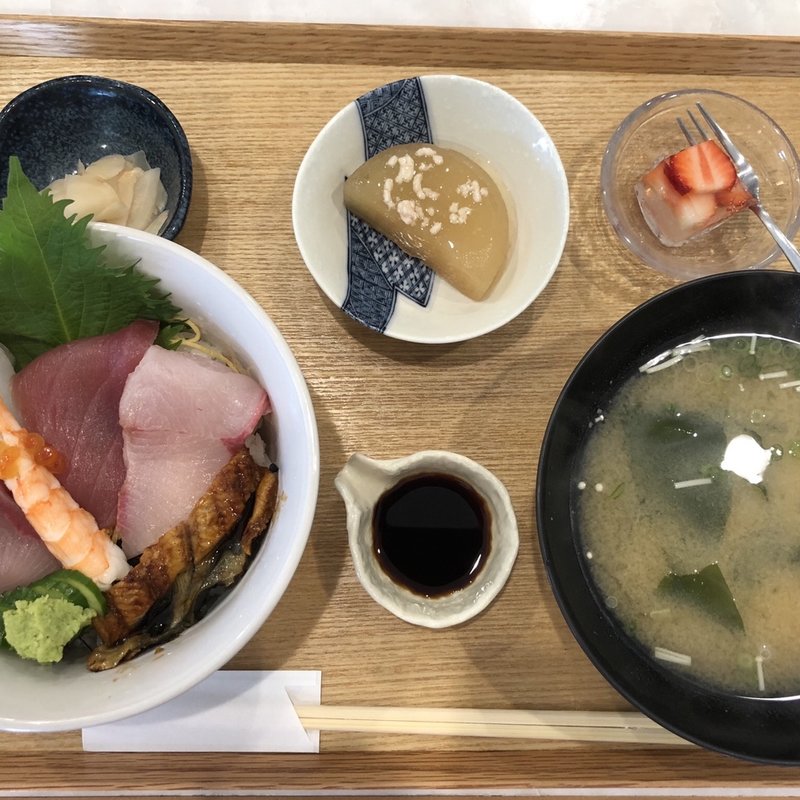 海鮮ちらし定食(鮨よし)