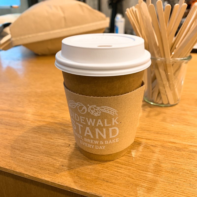 カフェラテ(サイドウォーク スタンド （SIDEWALK STAND）)