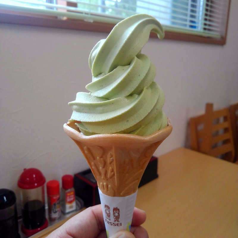 桑茶ソフト(さらきの里ふれあいセンター)