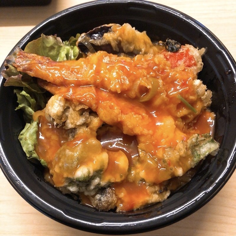 エビチリ天丼(ろくろく亭)