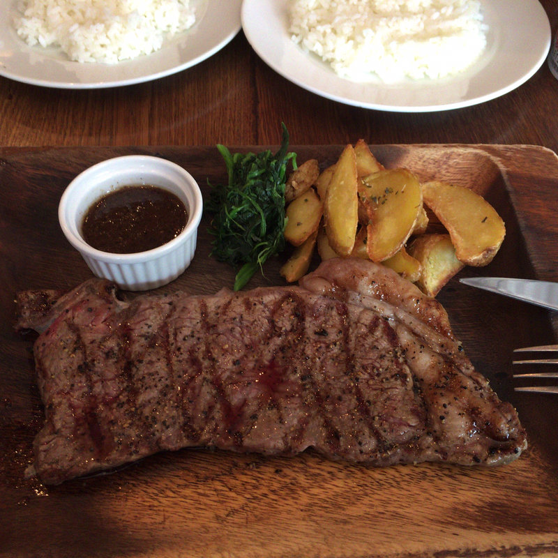 牛サーロインステーキ(WINE＆GRILL 京橋テラス)