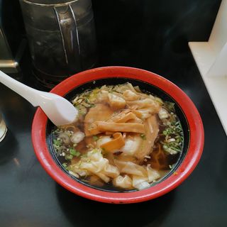 ワンタン麺 (醤油)(麺厨房あじさい　本店)