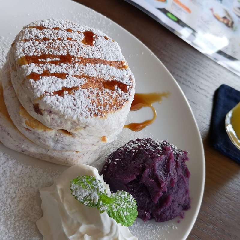 紅いものパンケーキ(ズートンズ 首里)