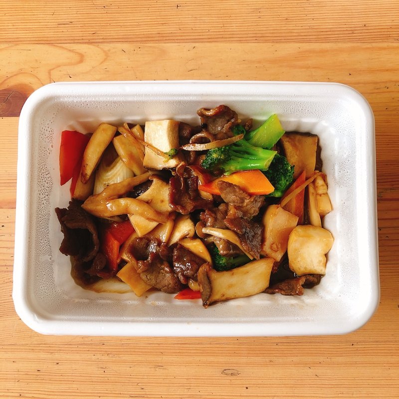 牛肉オイスターソース炒め(中華料理店 留香閣)