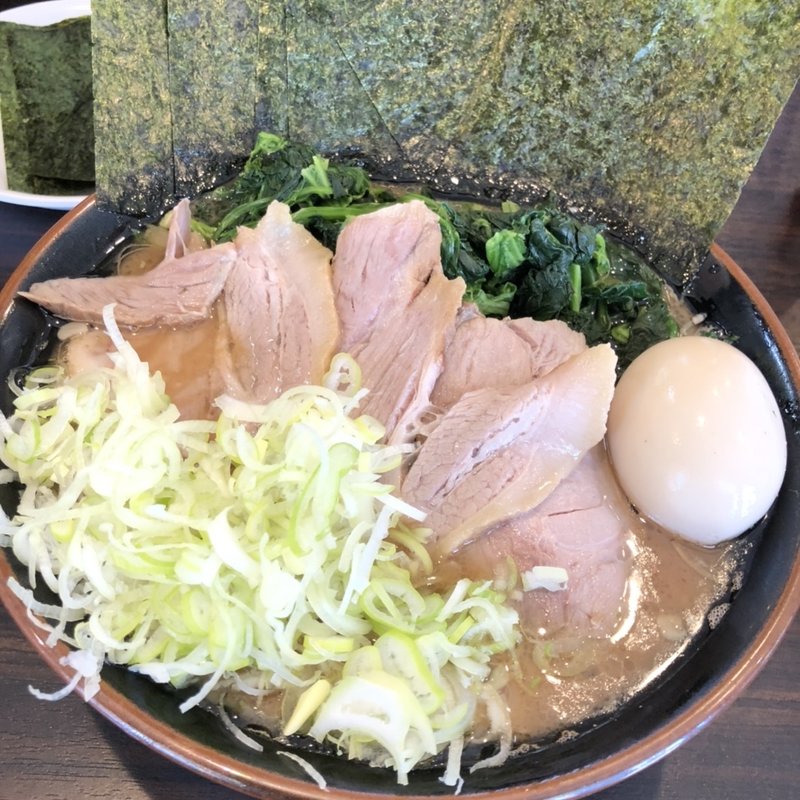 濃厚豚骨らーめん(横浜らーめん 寿三家)