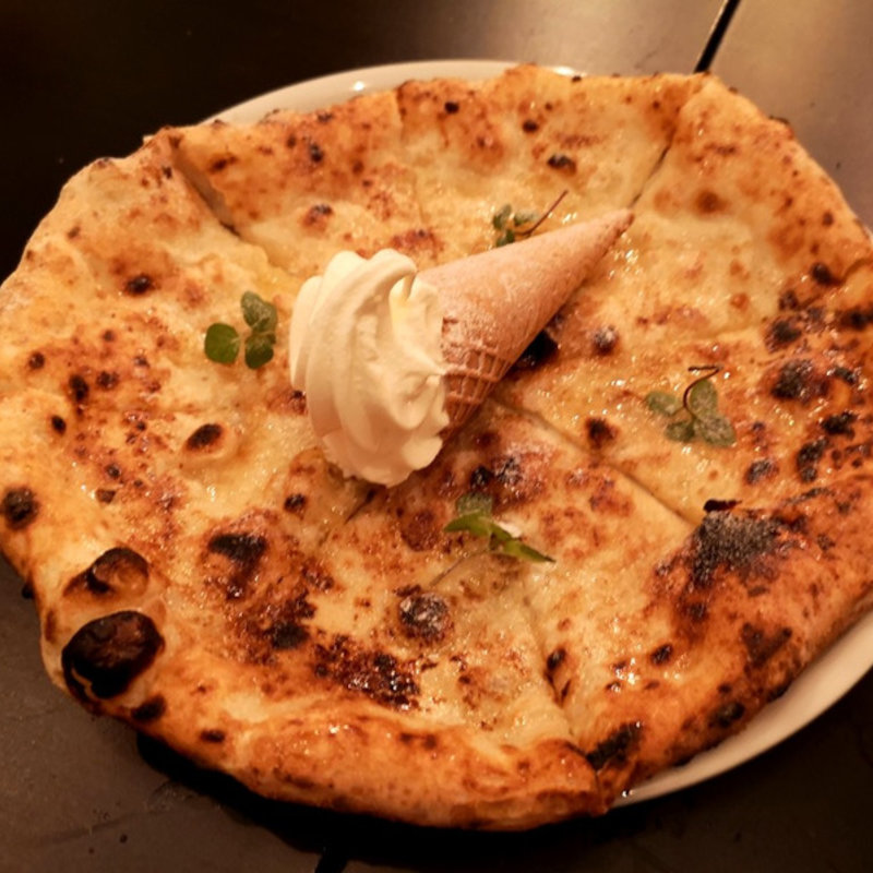 シュガーバターのピッツァソフトクリーム添え(ピッツァ パスチーボ)