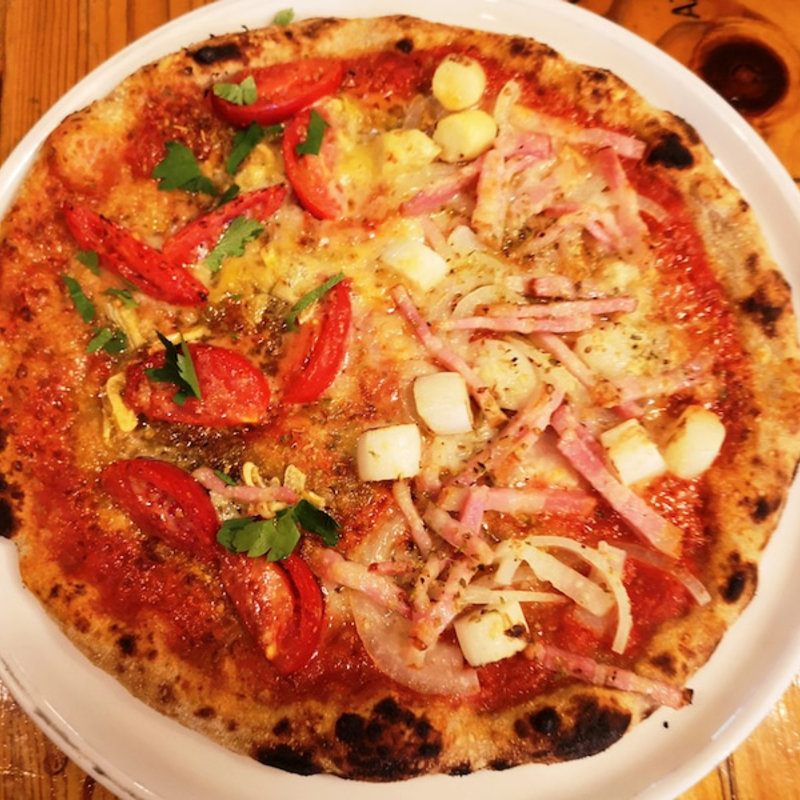ベーコン、玉葱、白アスパラのピッツァとマリナーラのメタメタ(ピッツェリアパーレンテッシ)