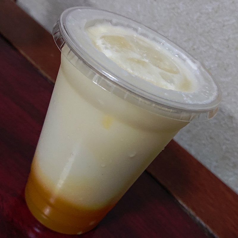 マンゴーラッシー(ガガンのカレー屋さん)