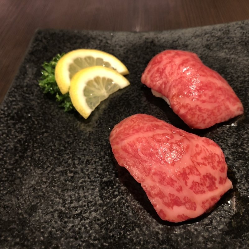 レアステーキ握り(清江苑 池袋西口本店)