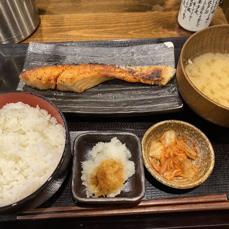 銀鮭塩焼定食(しんぱち食堂　神田店)
