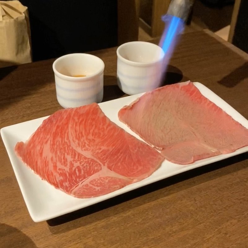 名物瞬間すき焼きカルビ(BONZ はなれ)