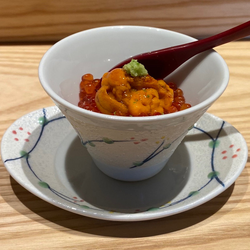 いくらと雲丹（北海道産）(照鮨)