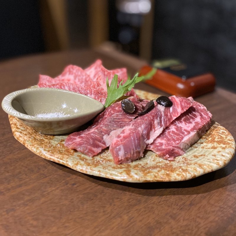 和牛上カルビ、特選上ハラミ〜トリュフ塩〜(BONZ はなれ)