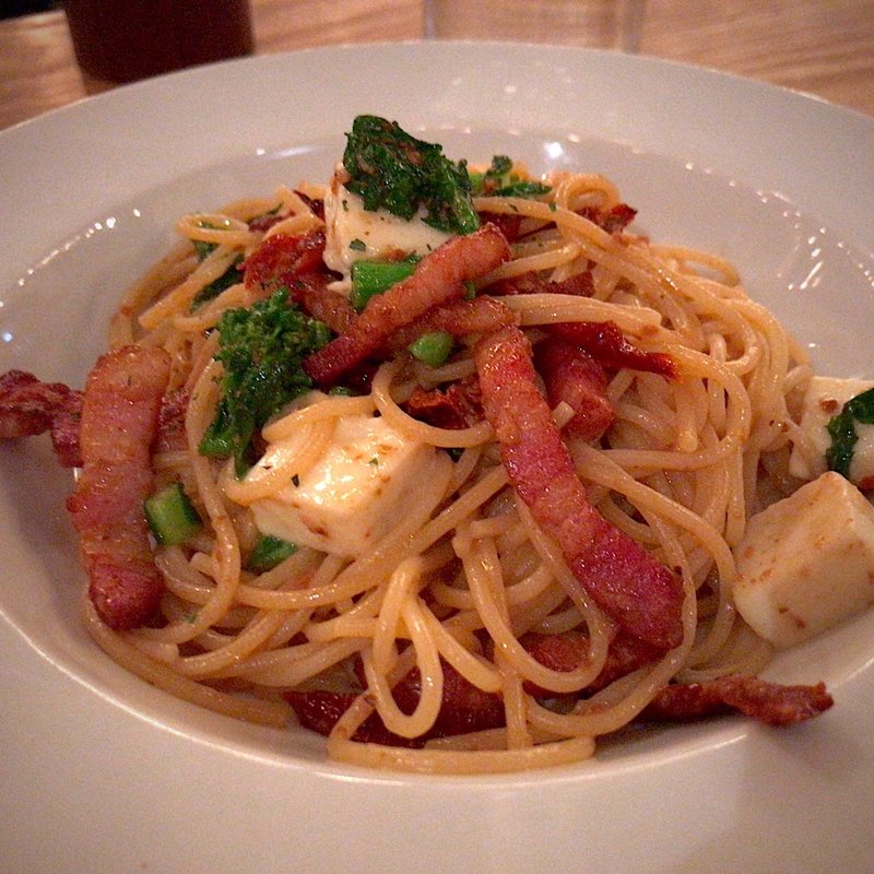 本日のパスタ(菜の花とベーコンとモッツァレラのペペロンチーノ)(カフェ ラ・ボエム 表参道 （Cafe La Boheme）)