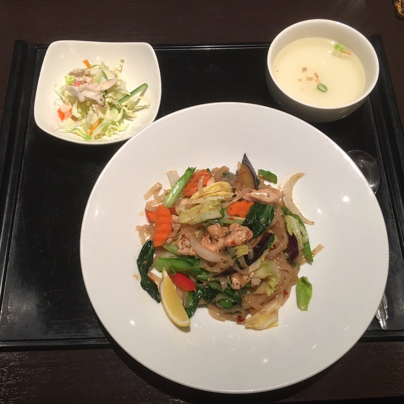 Fセット(金曜)パッキーマオ(ガパオ)