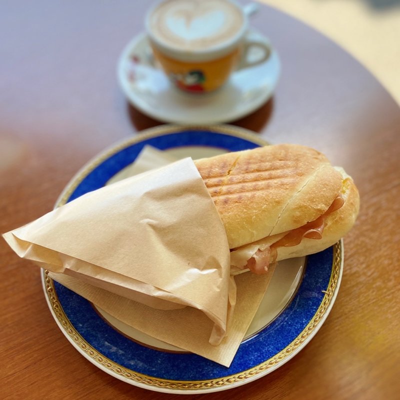 生ハムとチーズのパニーノ(Nino Caffe)