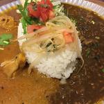 チキンとキーマ(カレー食堂 ジャンゴ)