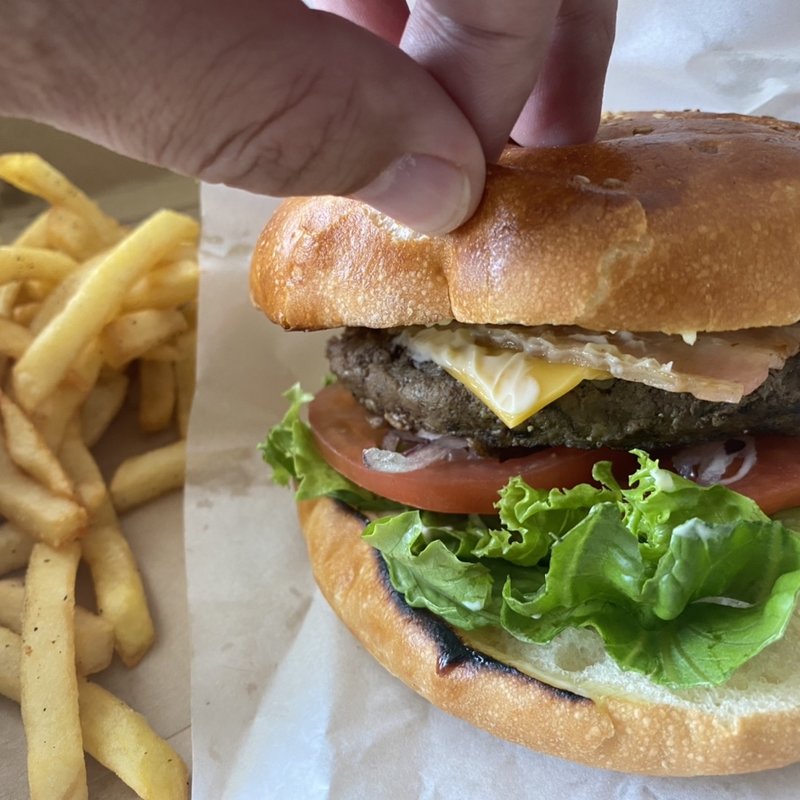 ベーコン＆チーズバーガー（フレンチフライ付）(ウルフギャング・パック 武蔵小杉店)