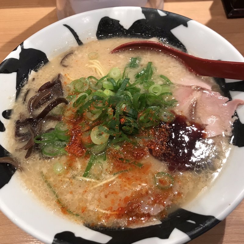 賀正軒 翠賀正(神戸豚骨ラーメン 賀正軒 三宮店)