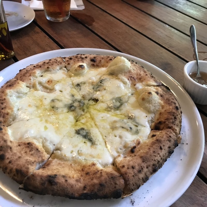 クアトロフォルマッジョ(再度山荘)