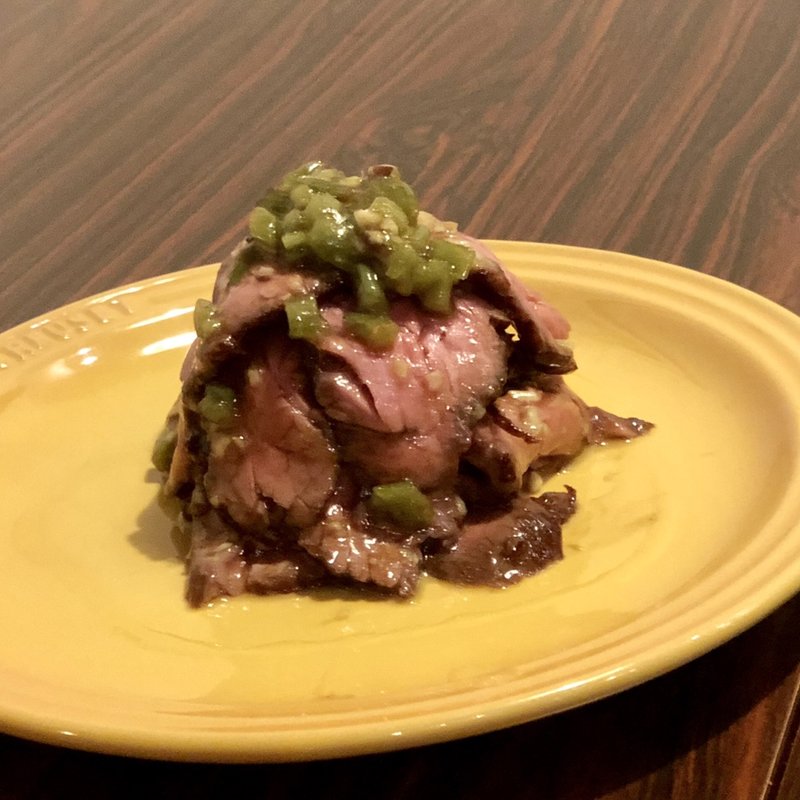 自家製ローストビーフの肉わさ(Dining&Cafe Sweets Okada)