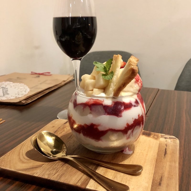 白桃のパフェ(Dining&Cafe Sweets Okada)