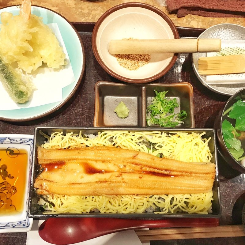 天婦羅付き箱飯(肝吸い付き)(あなご屋 銀座 ひらい)