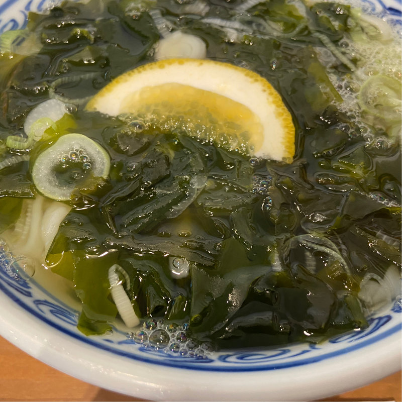 わかめうどん(恵味うどん)