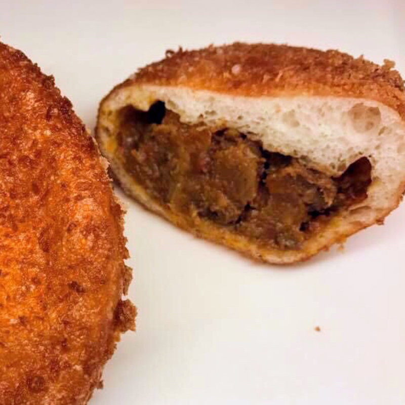 自家製サクサクカレーパン(トーホーベーカリー)