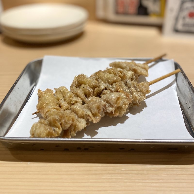 鶏皮串揚げ(秘伝スパイス)(大衆居酒屋大革命 アレやコレ屋 四日市店)