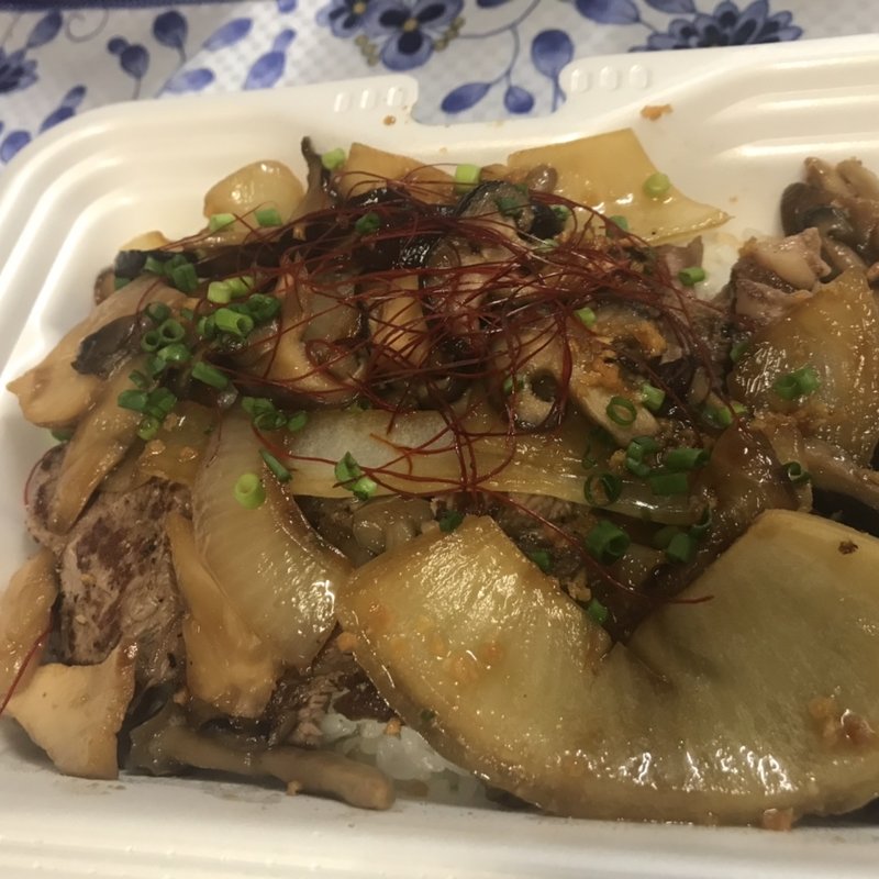 リブロースステーキ丼(レストラン カウベル本店)