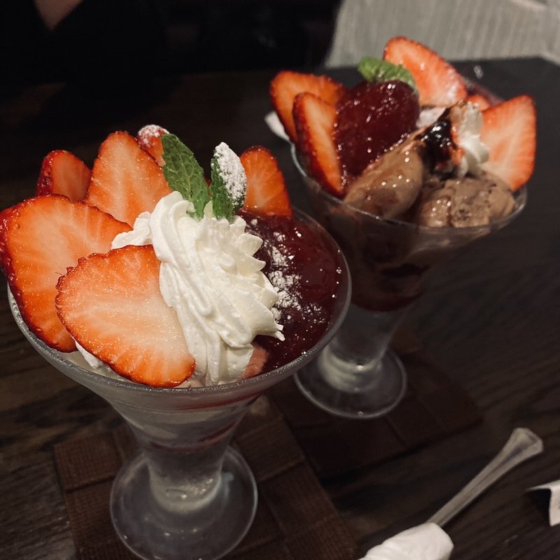 イチゴパフェ(ぼんじゅうる )