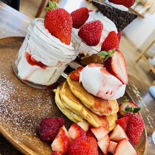 いちごのプレートパフェ(pancake cafe mahalo 藍住店 （パンケーキカフェ マハロ）)