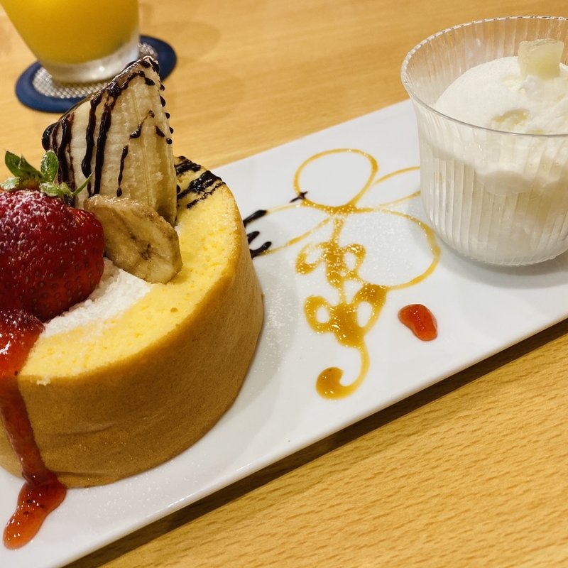 BOM BOMロールバナナのせ(カフェ ボンボン （Cafe bombom）)