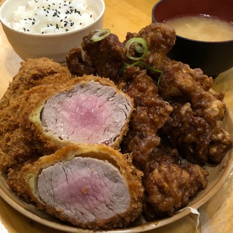 とんかつ定食(洋食工房パセリ)