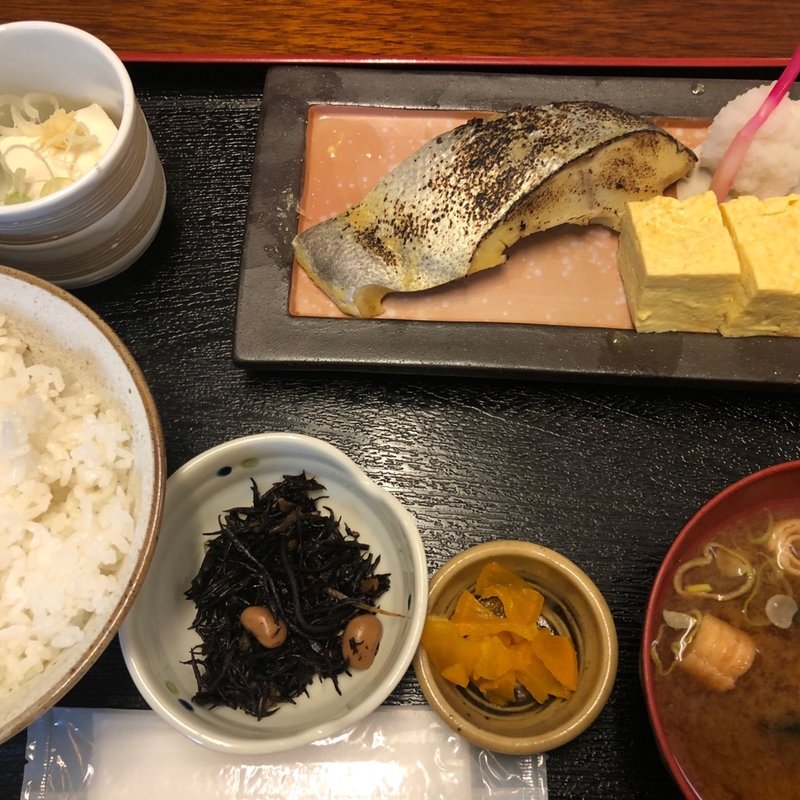 銀ヒラス西京焼き定食（週替わり魚定食）(八丁堀 朋（ハッチョウボリ トモ）)