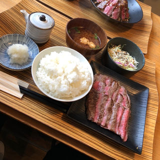 国産牛おろしポン酢ステーキ定食 (佰食屋)
