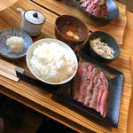 国産牛おろしポン酢ステーキ定食 (佰食屋)