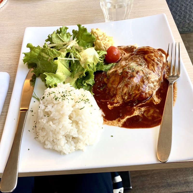 ハンバーグライス(MYONG CAFE)