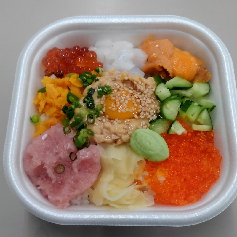 ばくだん海鮮丼(すし処 善)