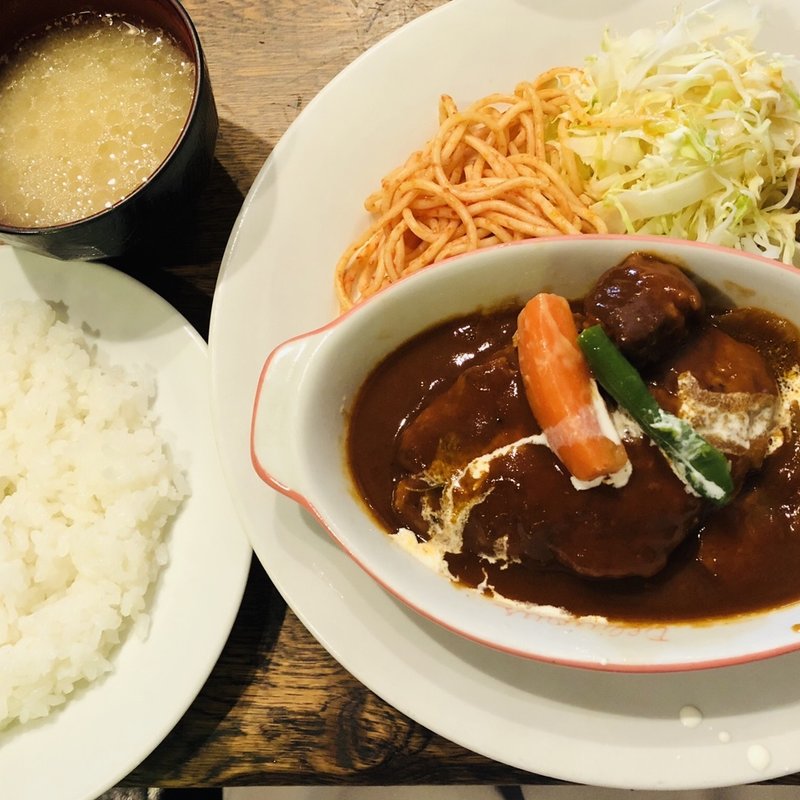 煮込みハンバーグとコロッケ(キッチン・ダダ)