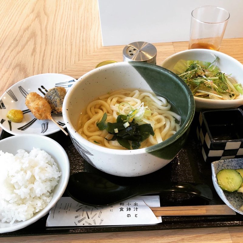 うどんセット(出汁と小鉢の和食 なのに)