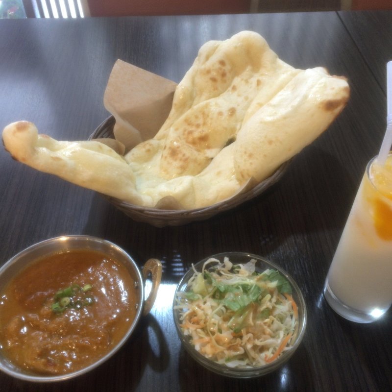 Aセット(チキンカレー・ナン・マンゴーラッシー)(ロサンアジアンキッチン)