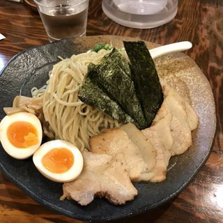 つけ麺モツ(ラーメン 龍の家 新宿 小滝橋通り店 （RAMEN TATSUNOYA）)