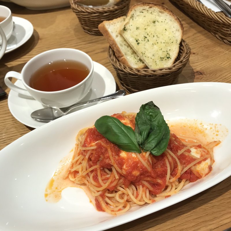 オーガニックトマトとモッツァレラチーズのトマトソースパスタ(アフタヌーンティー・ティールーム テラスモール湘南)