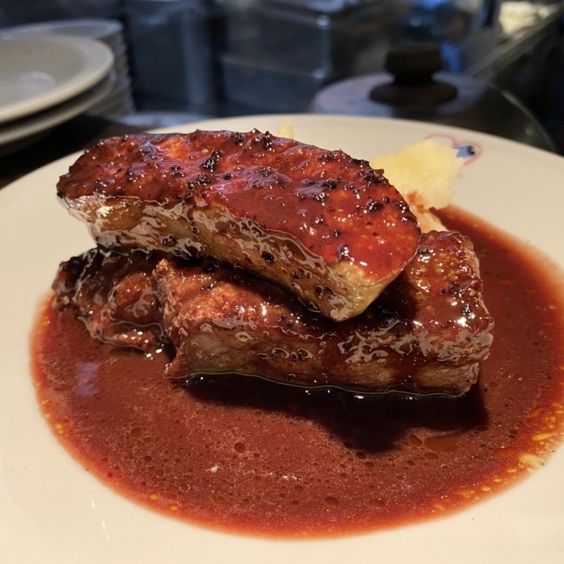 牛肉とフォアグラ(ヴァンピックル 銀座 （vinpicoeur）)
